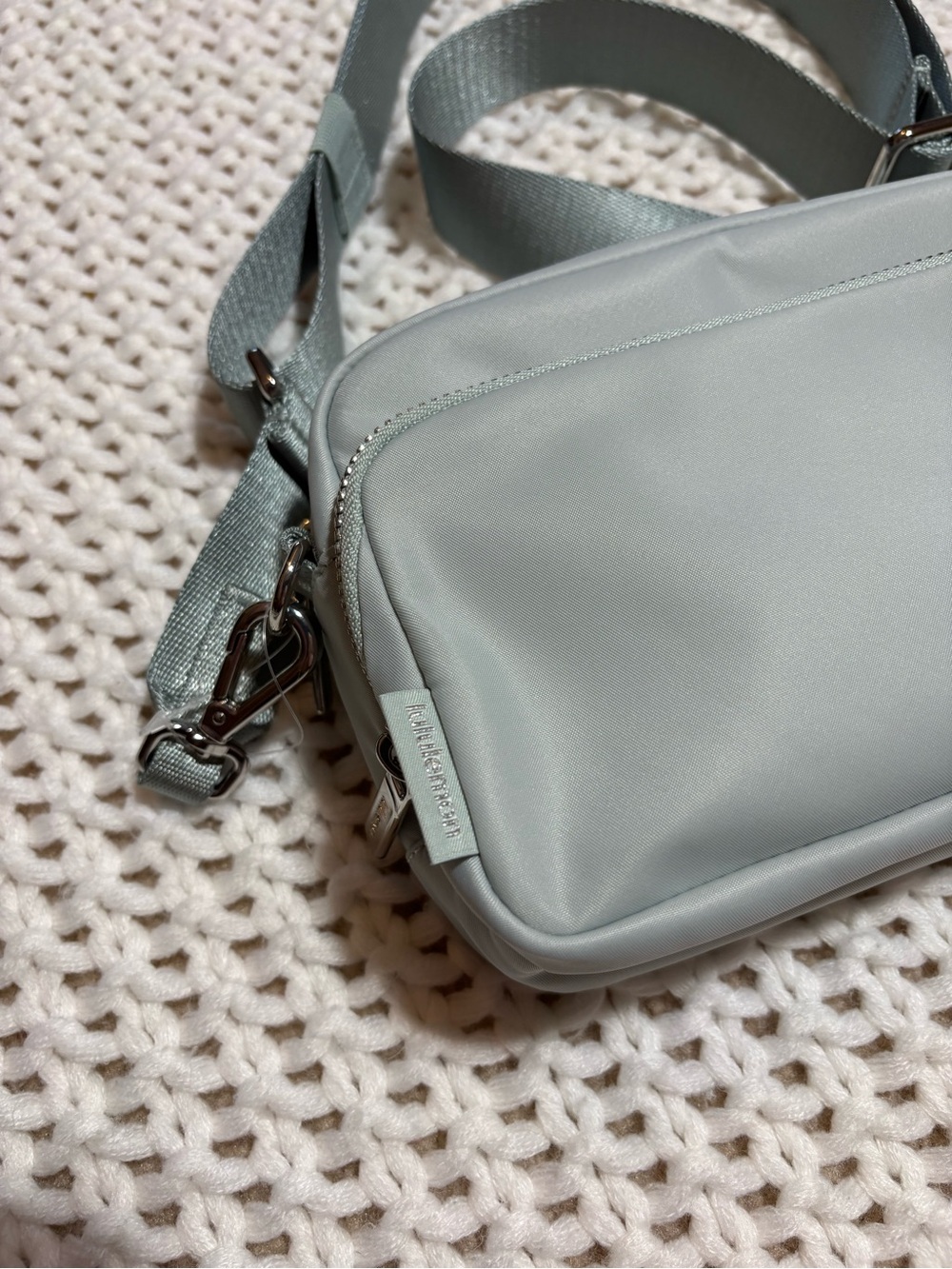 NWT lululemon pelican/silver everywhere crossbody bag *metal hardware - Picture 5 of 10